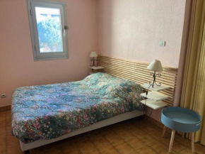 Appartement T2 avec Garage à Proximité des Plages et Attractions - FR-1-749-65